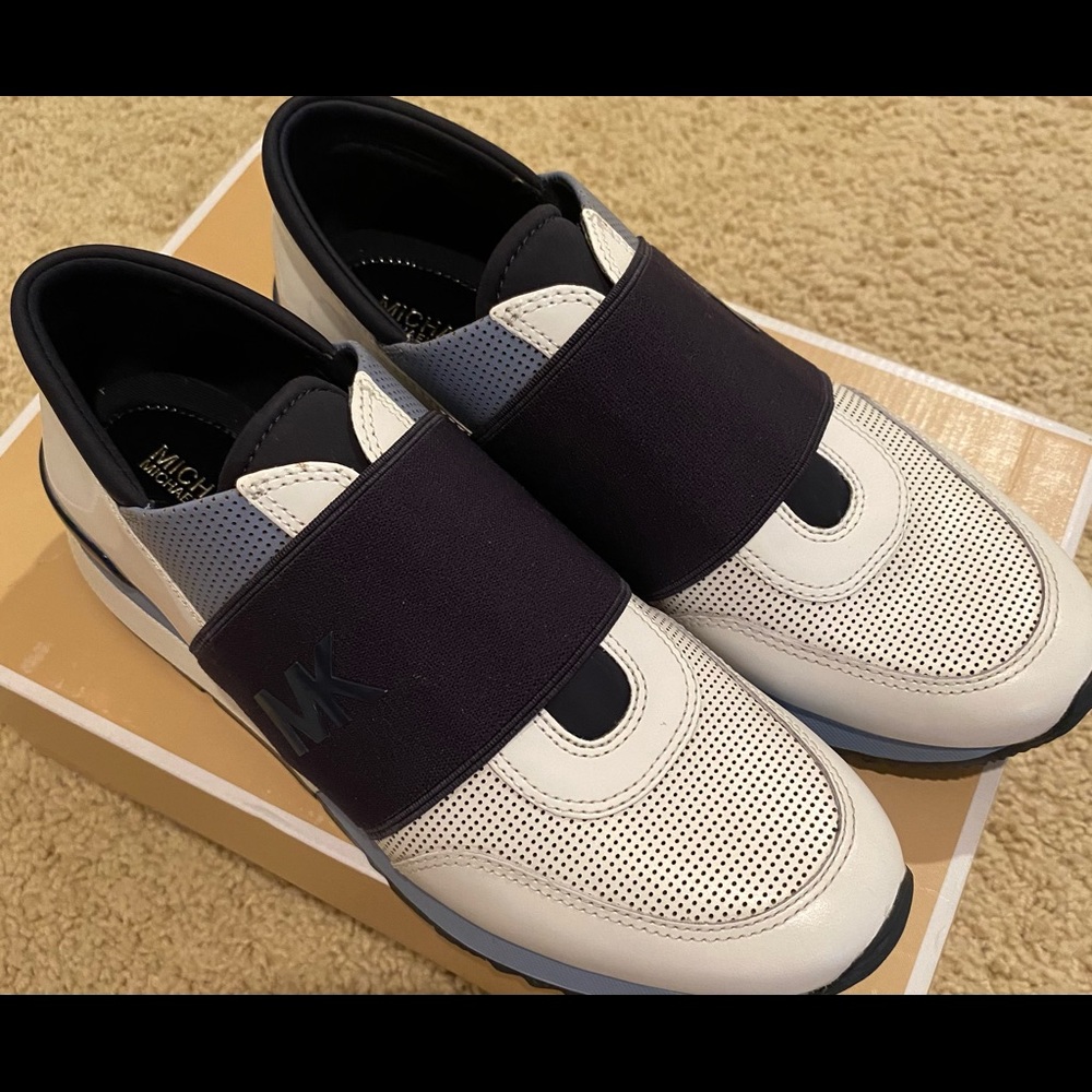 Shoes - Picture 2 of 8